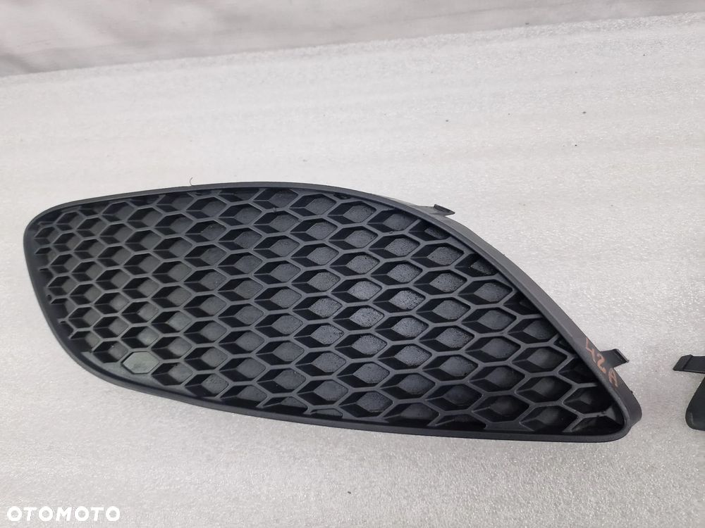 OPEL ZAFIRA B LIFT 07- PRAWA KRATKA BOCZNA ZDERZAKA PRZEDNIEGO PRZÓD , NR 13247321 , NR AUKCJI B/42 - 2