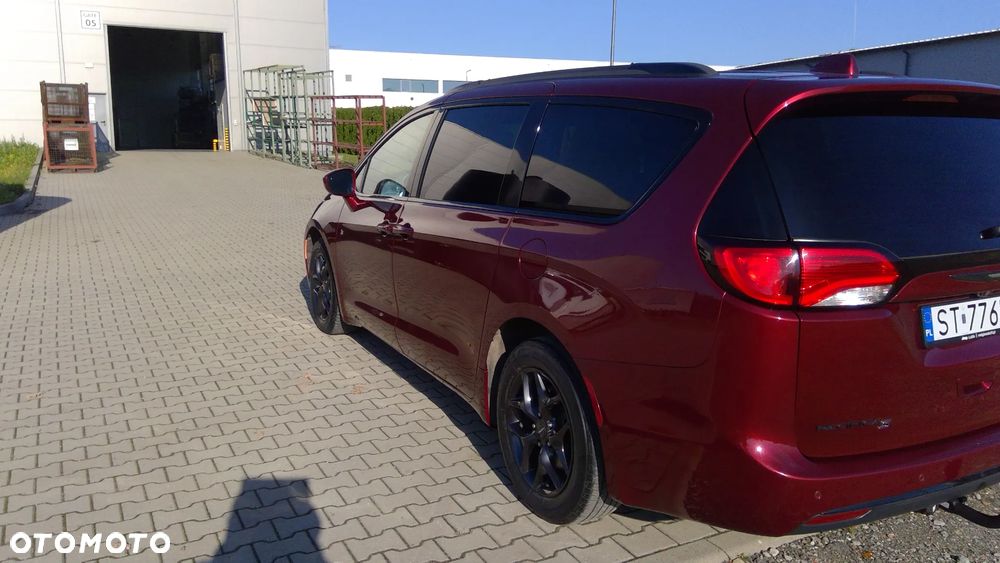 Chrysler Pacifica - 4