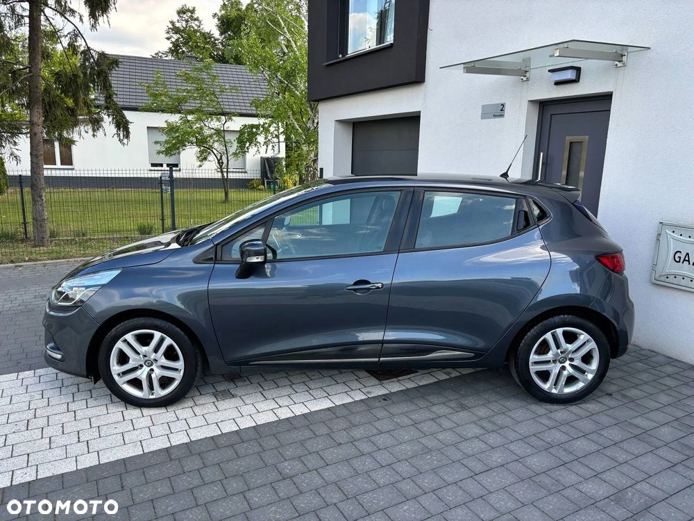 Renault Clio 1.2 16V 75 Life - 12