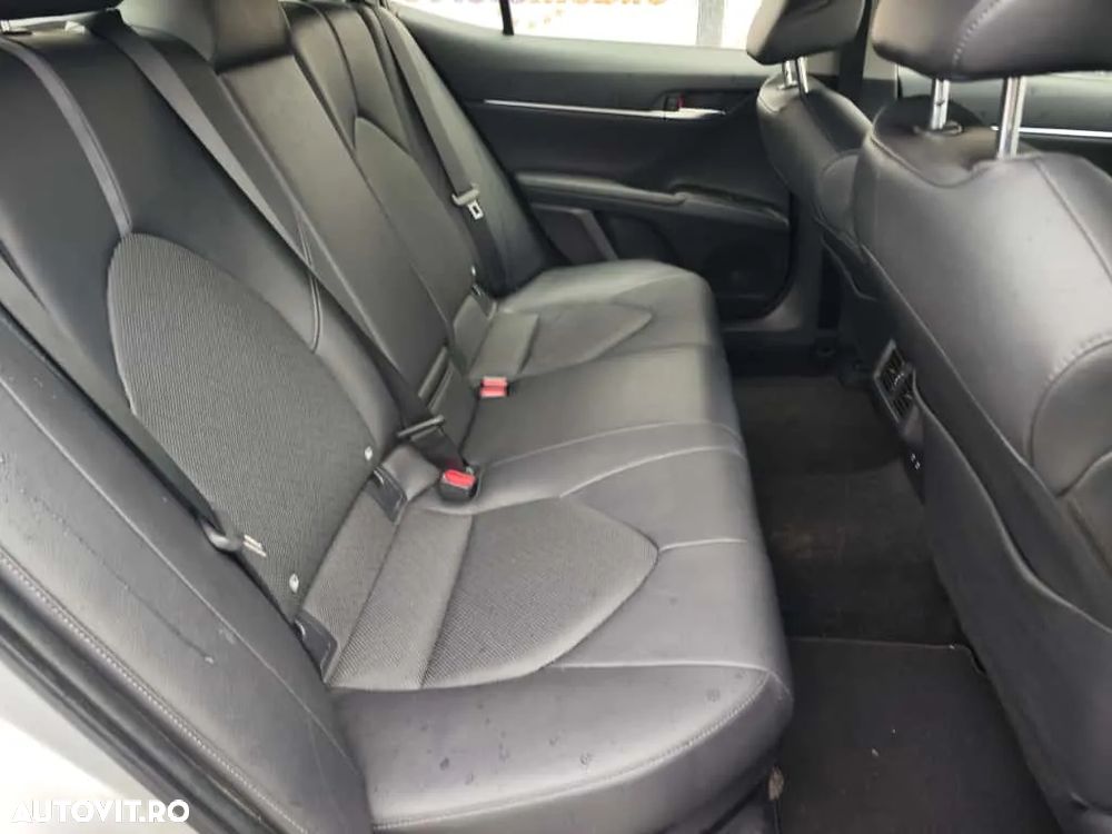 Toyota Camry 2.5 Hybrid Business - 15