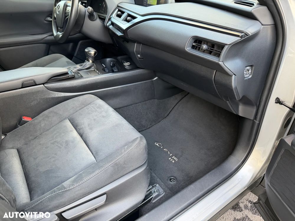 Lexus UX 250h E-FOUR Business - 25