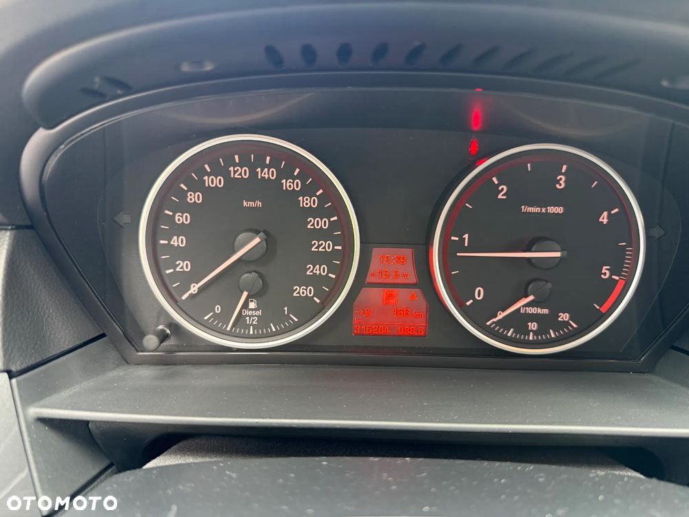BMW Seria 5 - 32