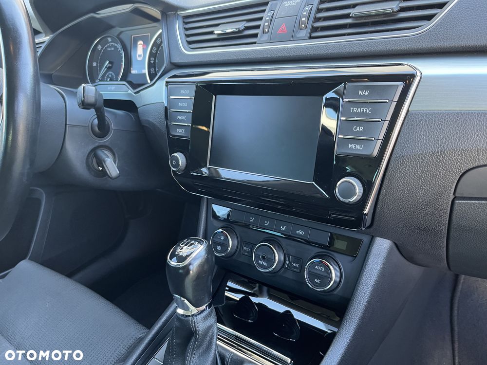 Skoda Superb 2.0 TDI Premium Edition - 13