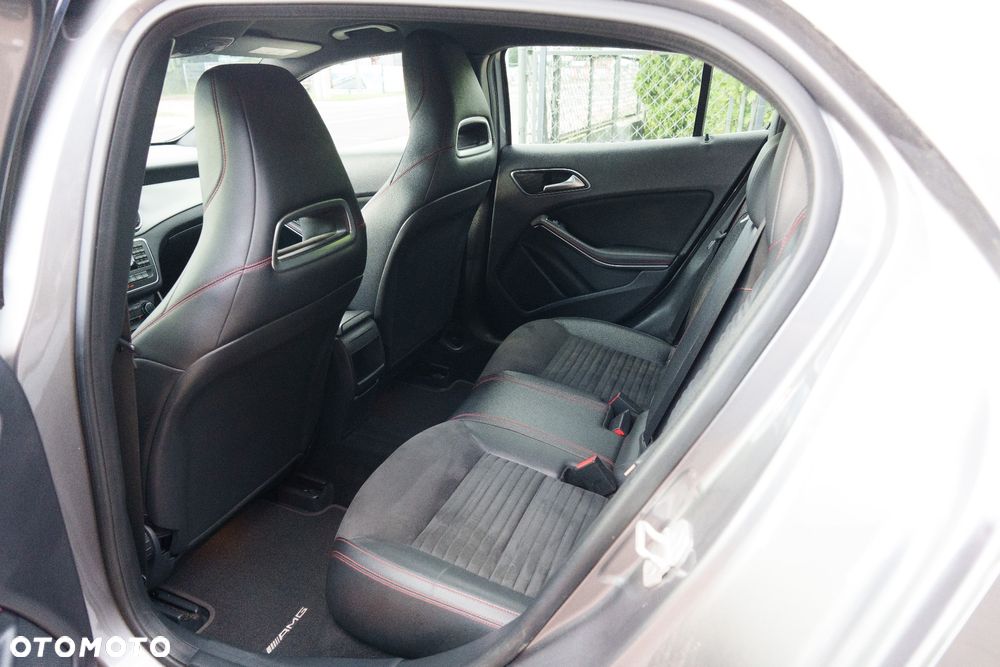 Mercedes-Benz GLA 180 7G-DCT AMG Line - 11