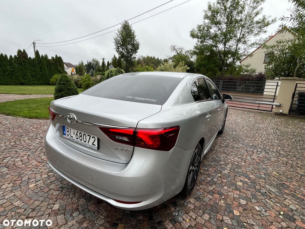 Toyota Avensis 1.8 Premium - 10