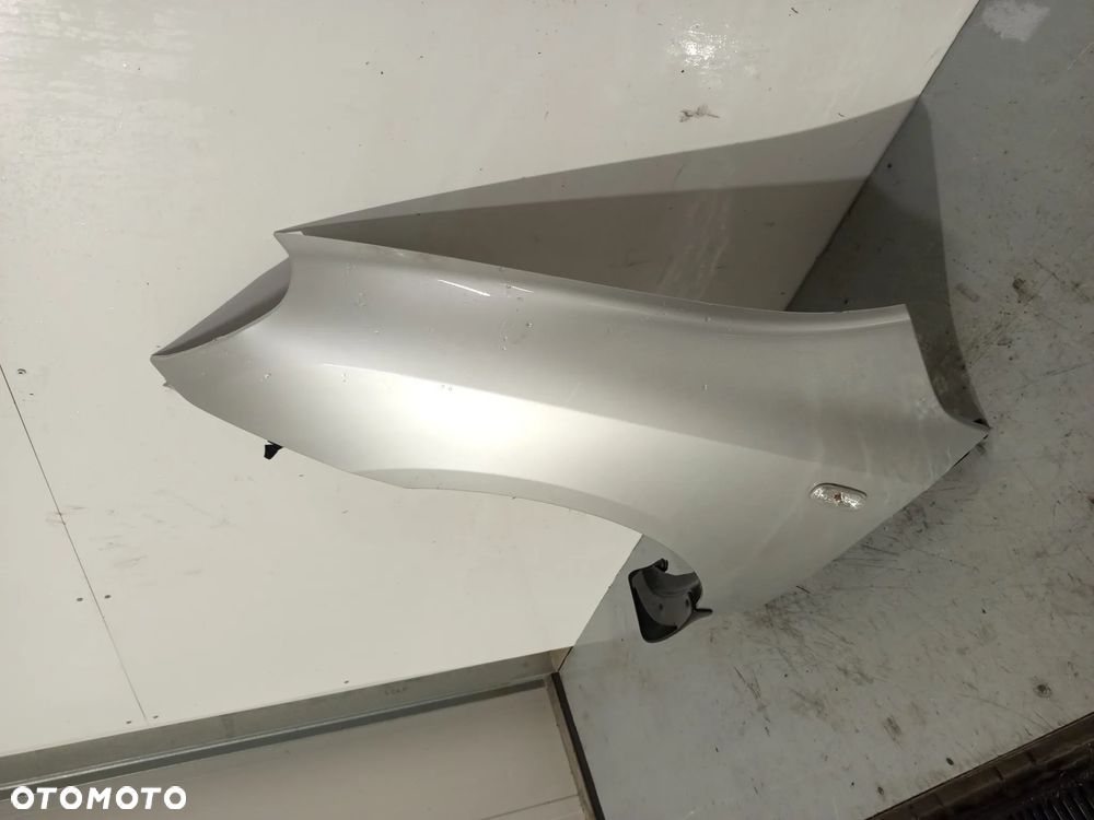 BŁOTNIK PRZÓD PRZEDNI LEWY KIA CARENS 3 III 7S SREBRNY - 2