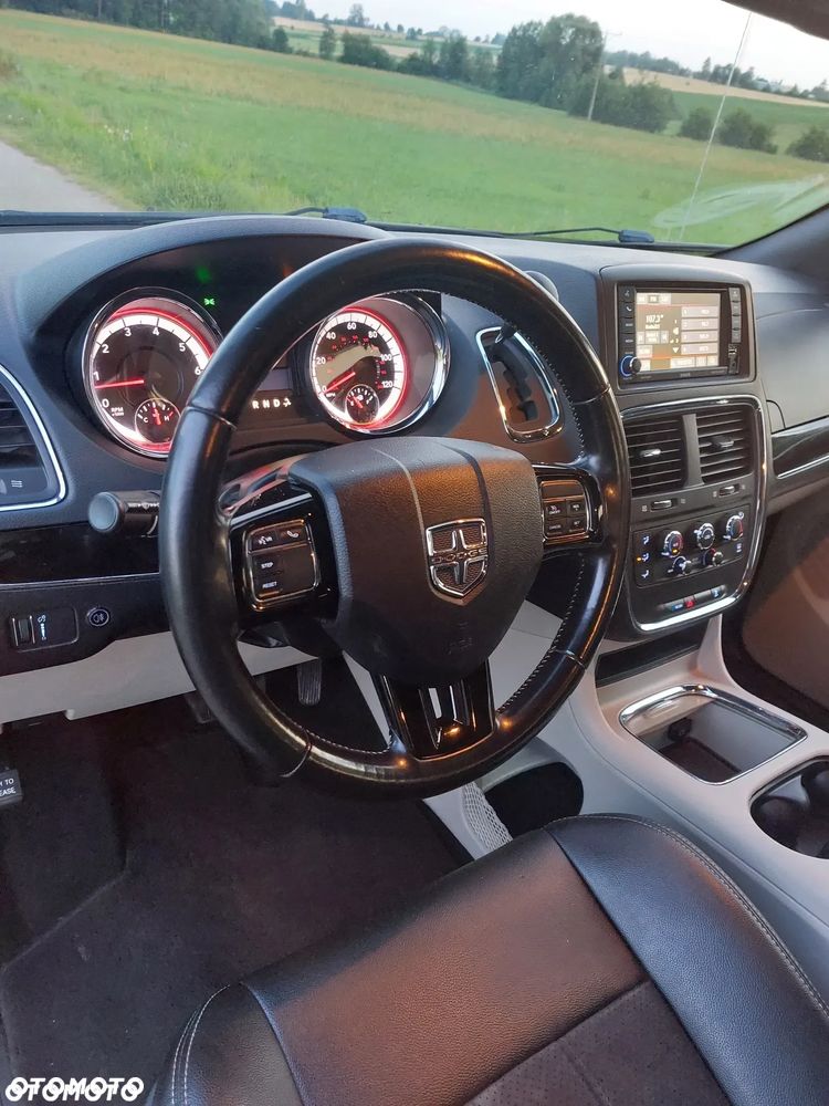 Dodge Grand Caravan - 11