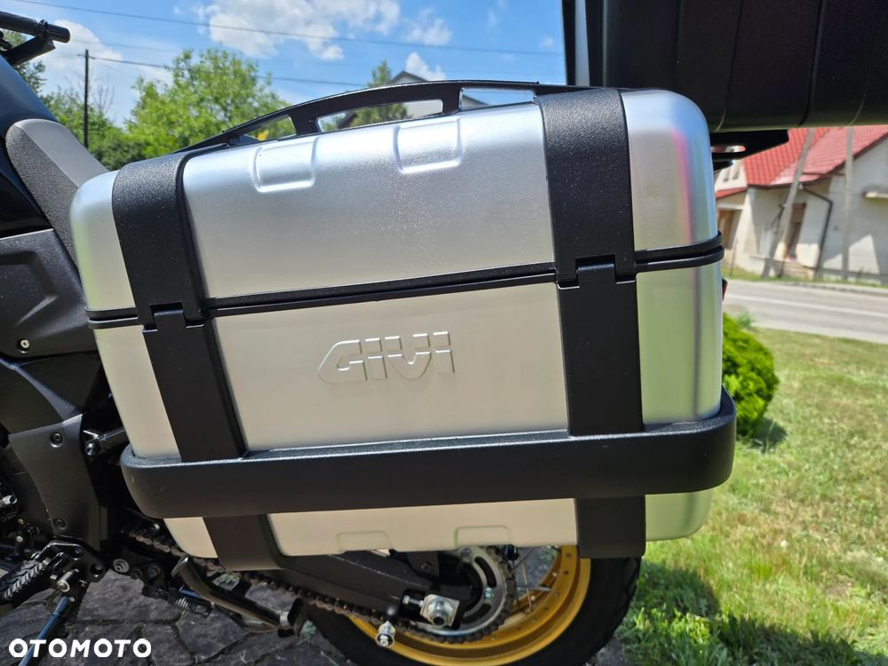 Suzuki V-STROM - 10