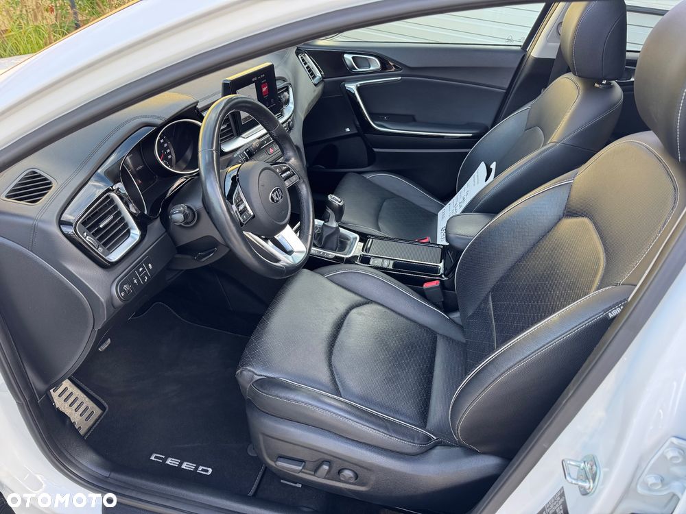 Kia Ceed 1.4 T-GDI OPF Platinum Edition - 17