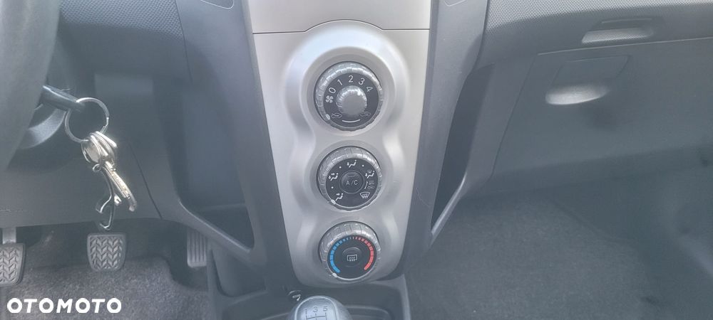 Toyota Yaris 1.3 Sol - 11