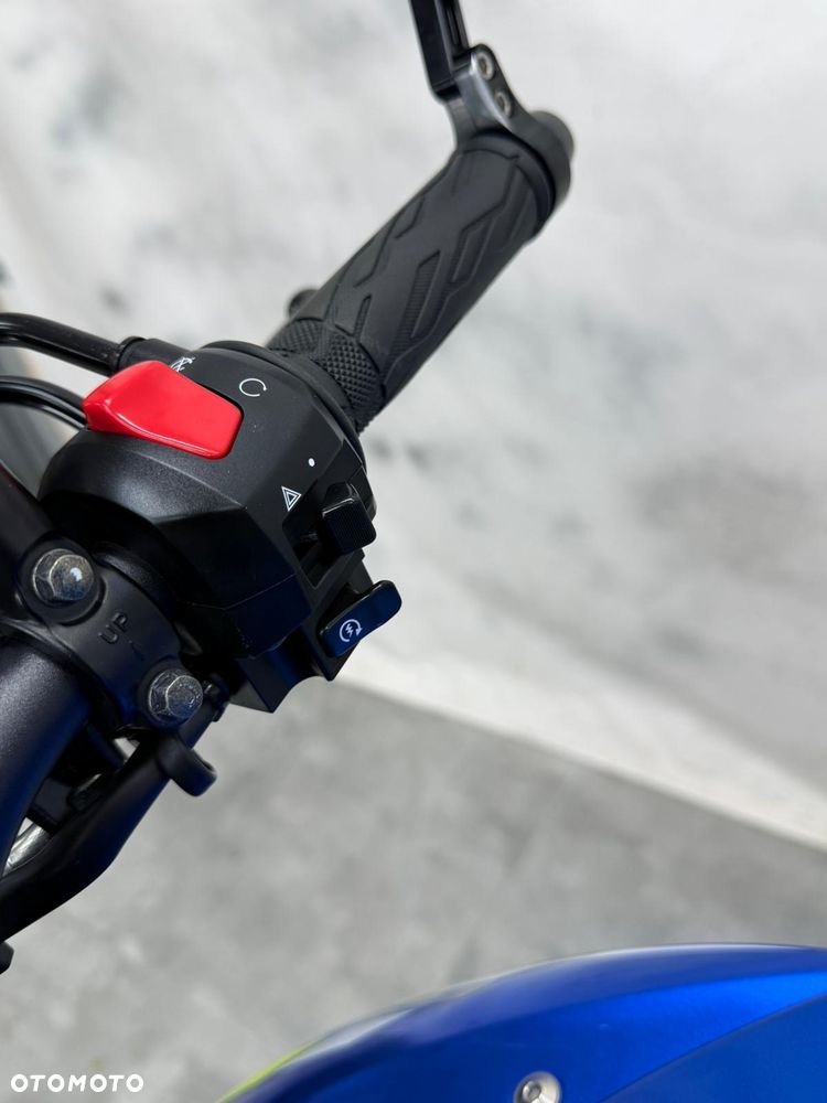 Suzuki GSX 1000 - 35