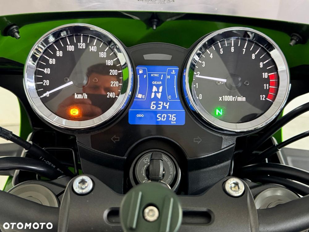 Kawasaki Z 900 RS - 32