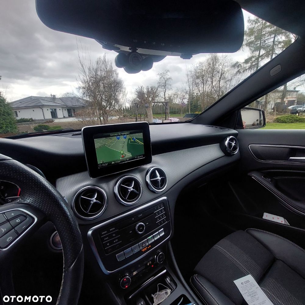 Mercedes-Benz GLA 200 7G-DCT Urban - 9