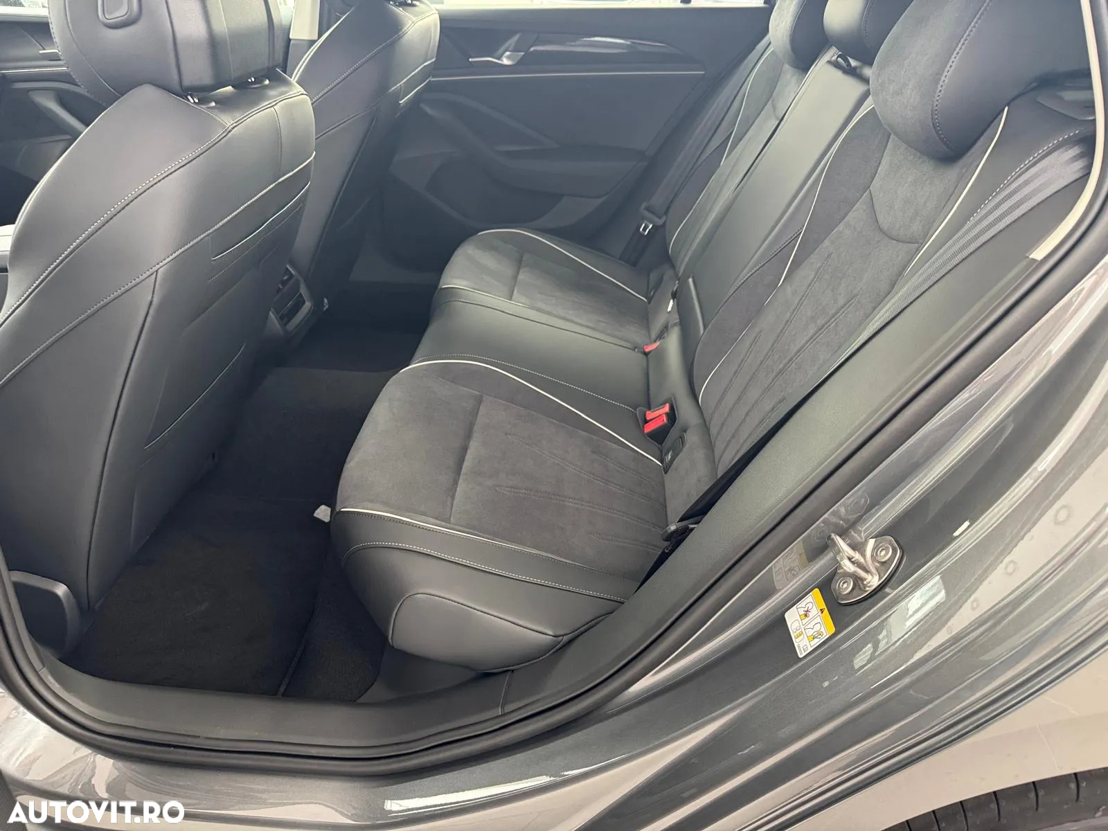 Volkswagen Passat Variant 2.0 TDI DSG Business - 9