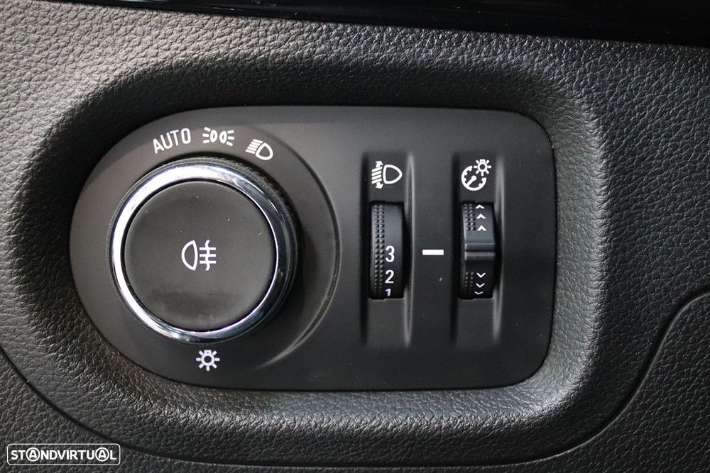 Opel Astra 1.2 T Design & Tech S/S - 20