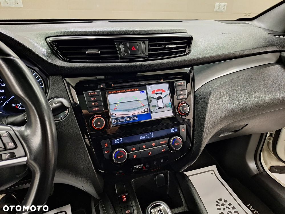 Nissan Qashqai 1.3 DIG-T TEKNA - 32