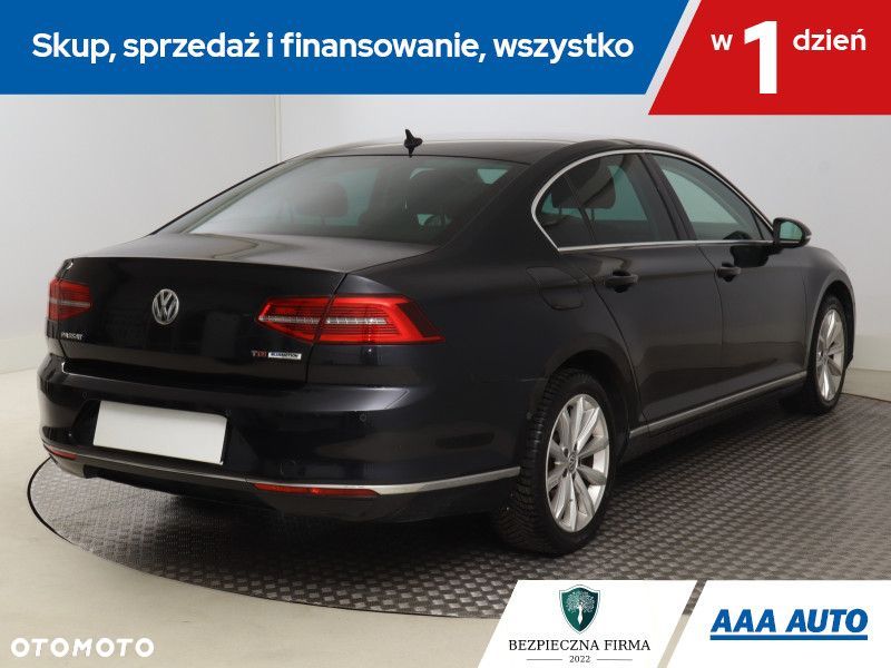 Volkswagen Passat - 7