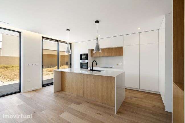 Moradia T3 de Luxo com 3 Suítes - Amares - Grande imagem: 3/10