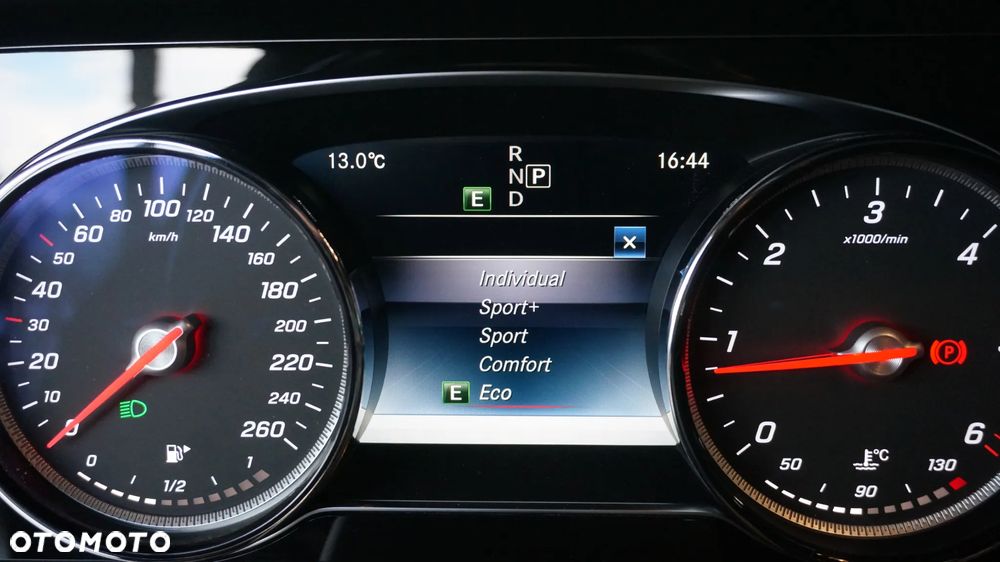 Mercedes-Benz Klasa E 220 d 9G-TRONIC - 21