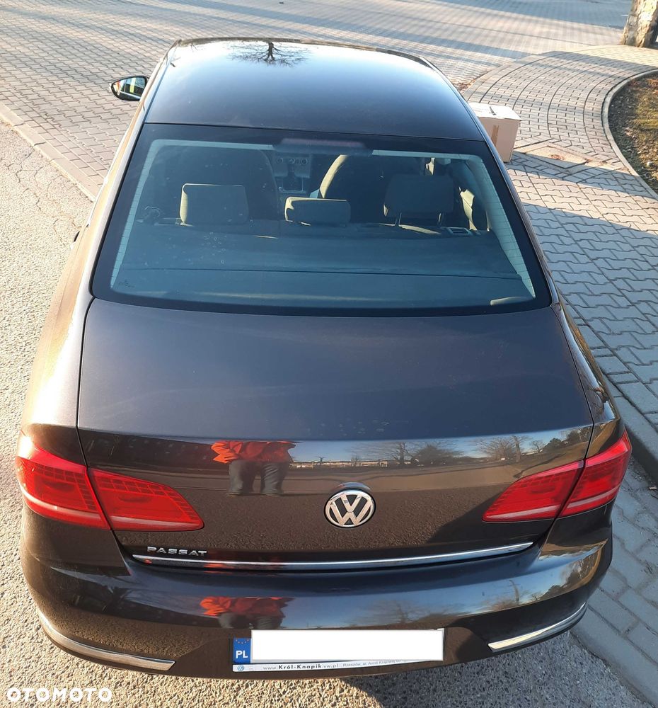 Volkswagen Passat - 4