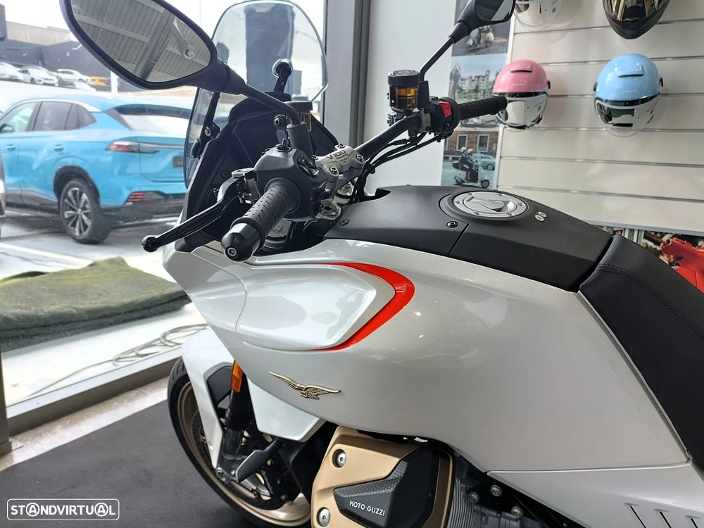 Moto Guzzi V100 Mandello - 3