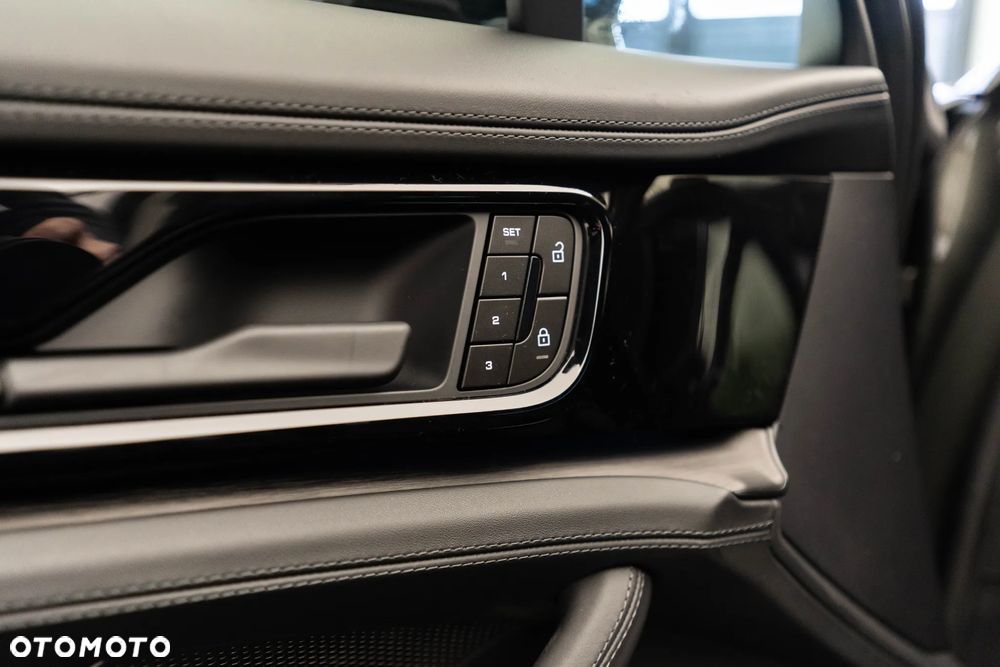 Porsche Panamera 4 E-Hybrid PHEV - 24