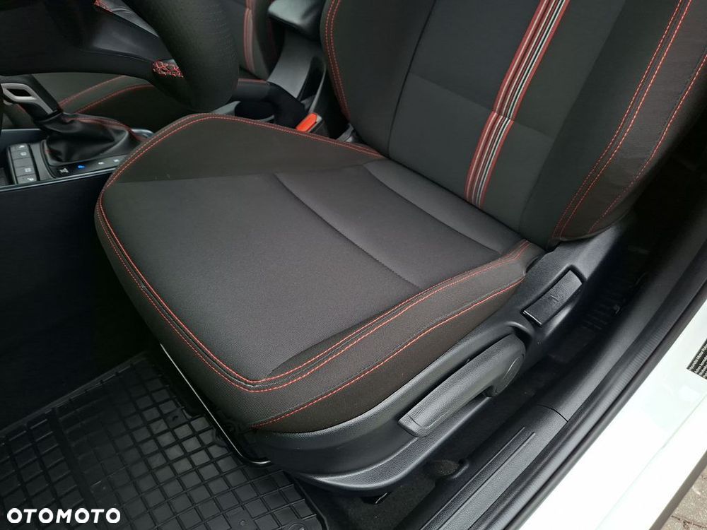 Hyundai i20 - 20