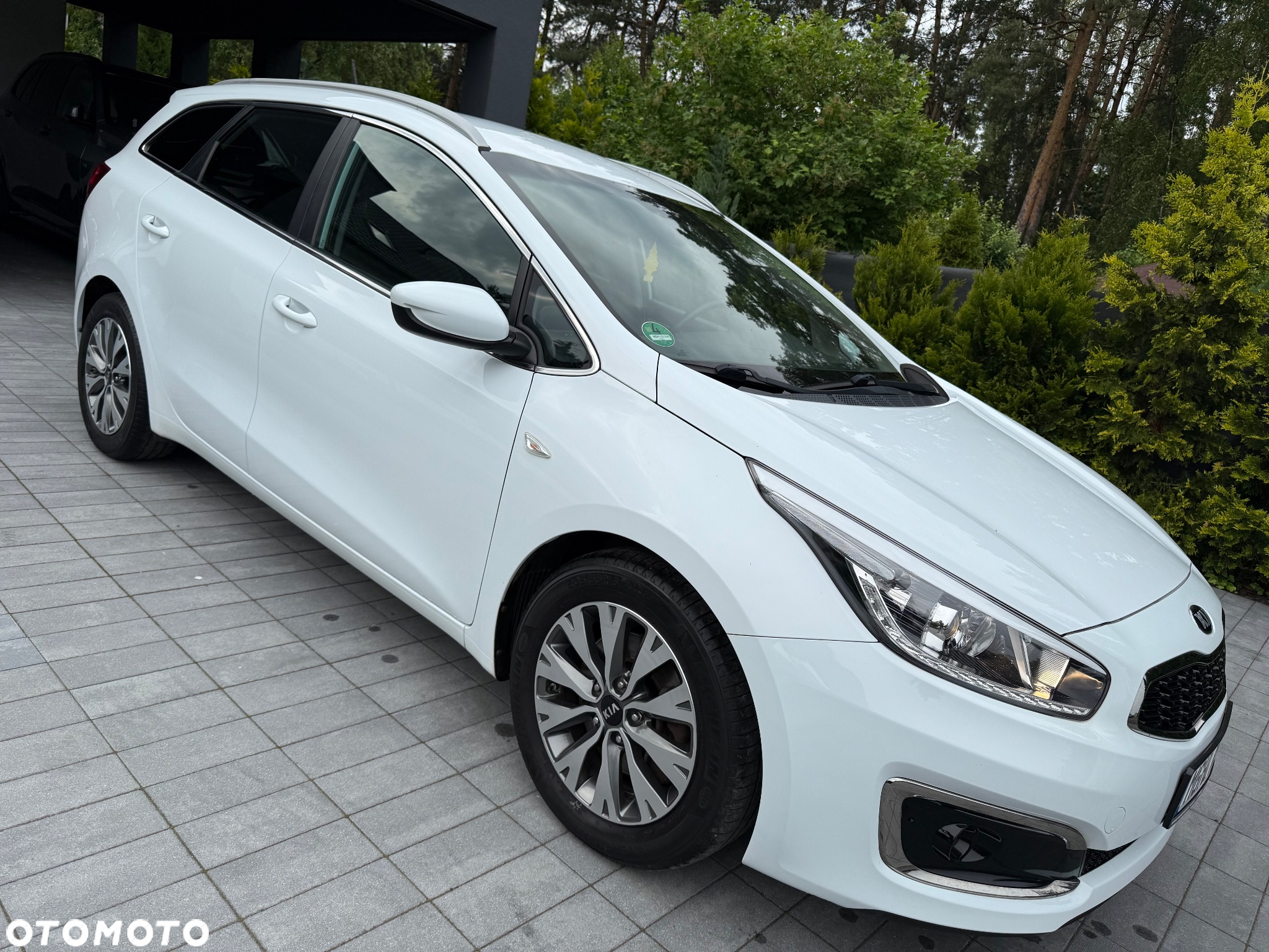 Kia Ceed 1.6 CRDi 136 ISG Spirit - 3
