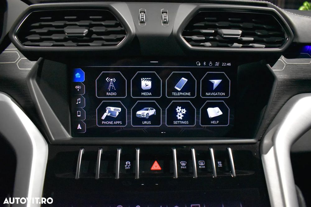 Lamborghini URUS - 36