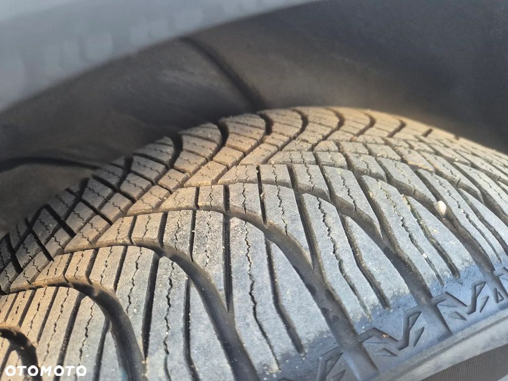 Volkswagen Caravelle - 7