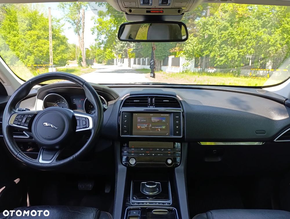 Jaguar F-Pace 2.0 i4P AWD Prestige - 8