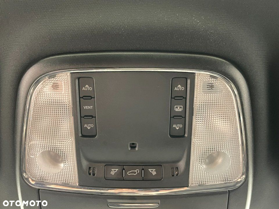 Jeep Grand Cherokee - 30
