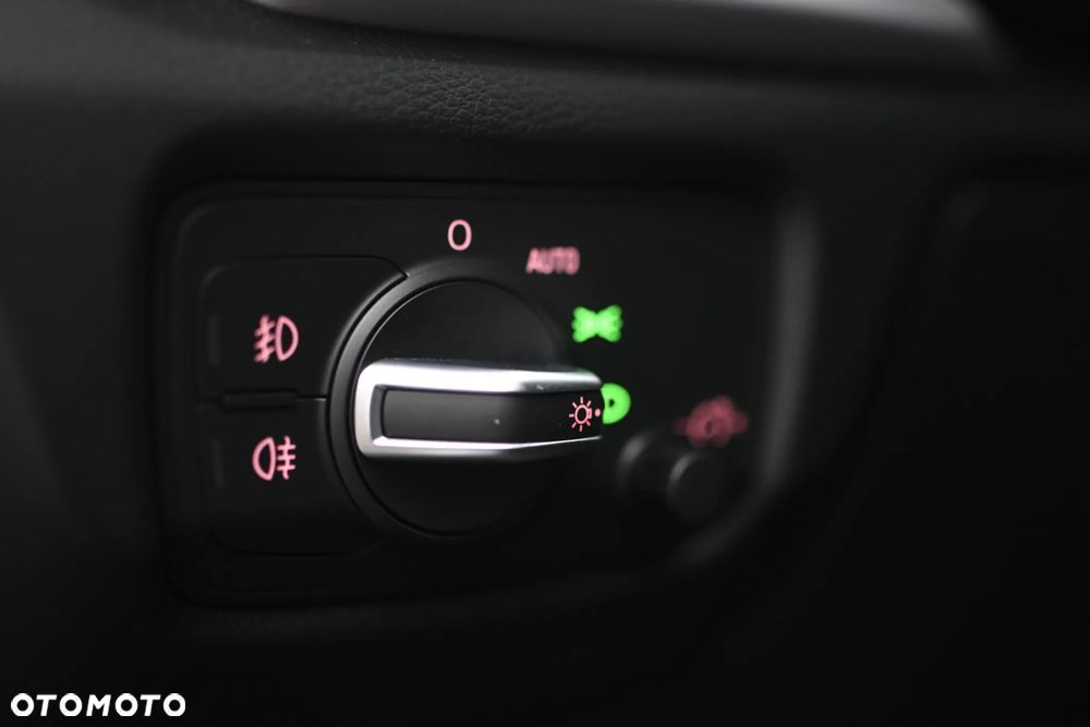 Audi A3 Limousine 2.0 TDI S line Sportpaket - 19