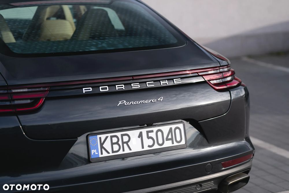 Porsche Panamera 4 - 8