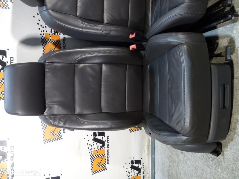 Bancos Frontais Volkswagen Jetta 3 em Pele - 2