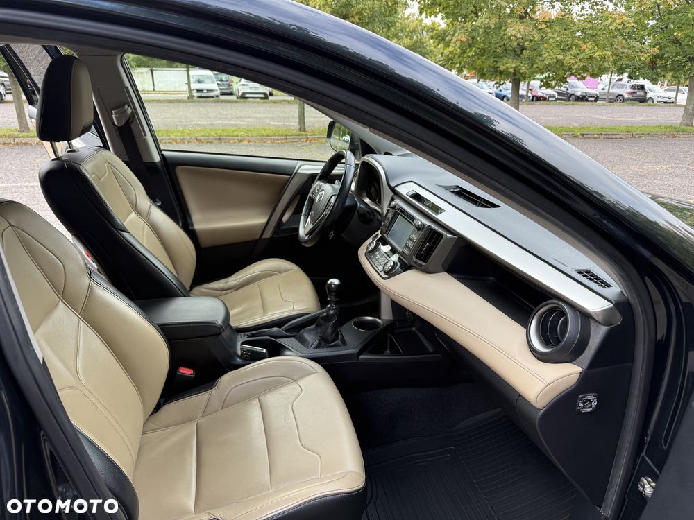 Toyota RAV4 2.0 D-4D Prestige - 15