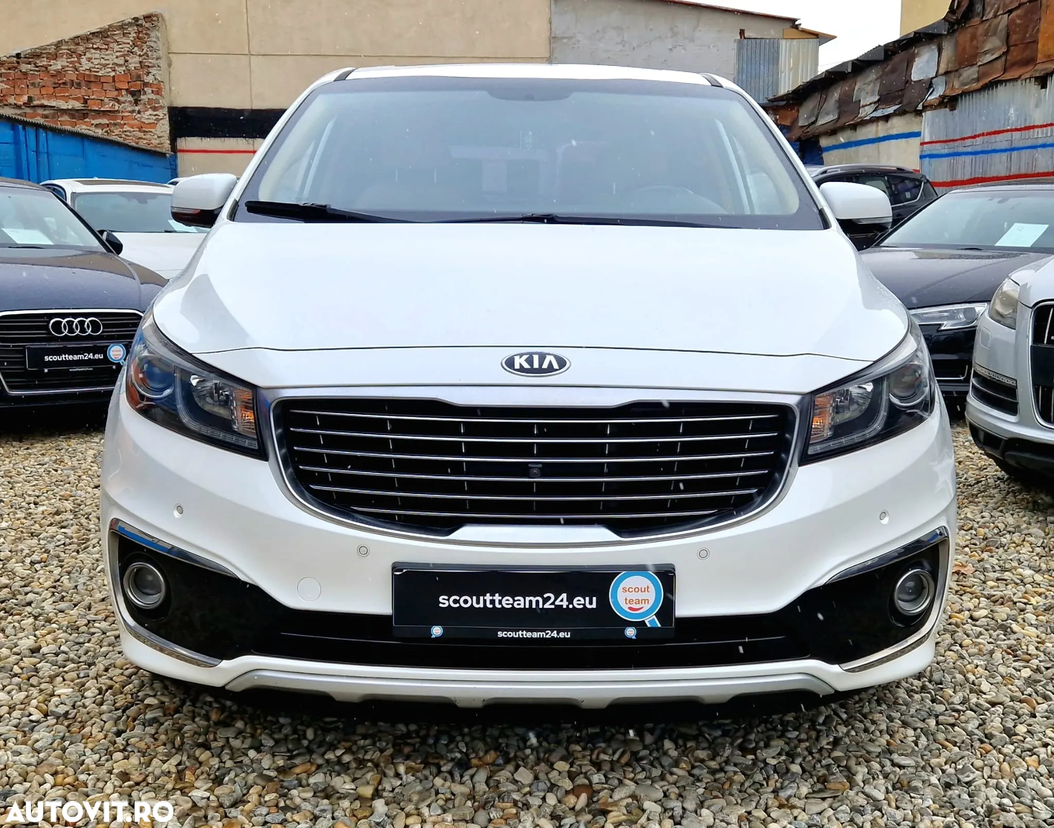 Kia Carnival - 4