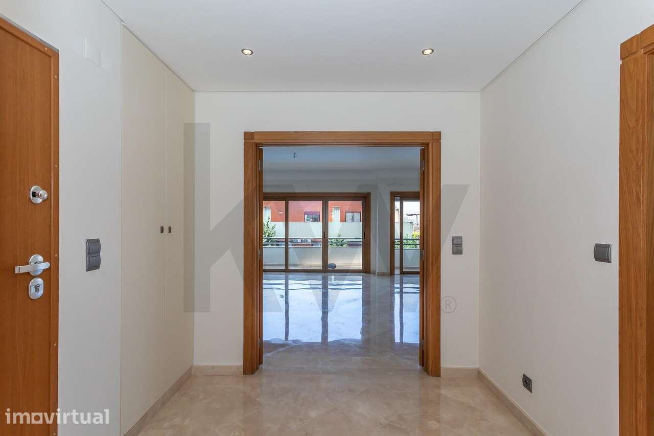 Apartamento Duplex T3 com 3 Suites, 246 m2, 6 Varandas e Garagem para - Grande imagem: 4/46