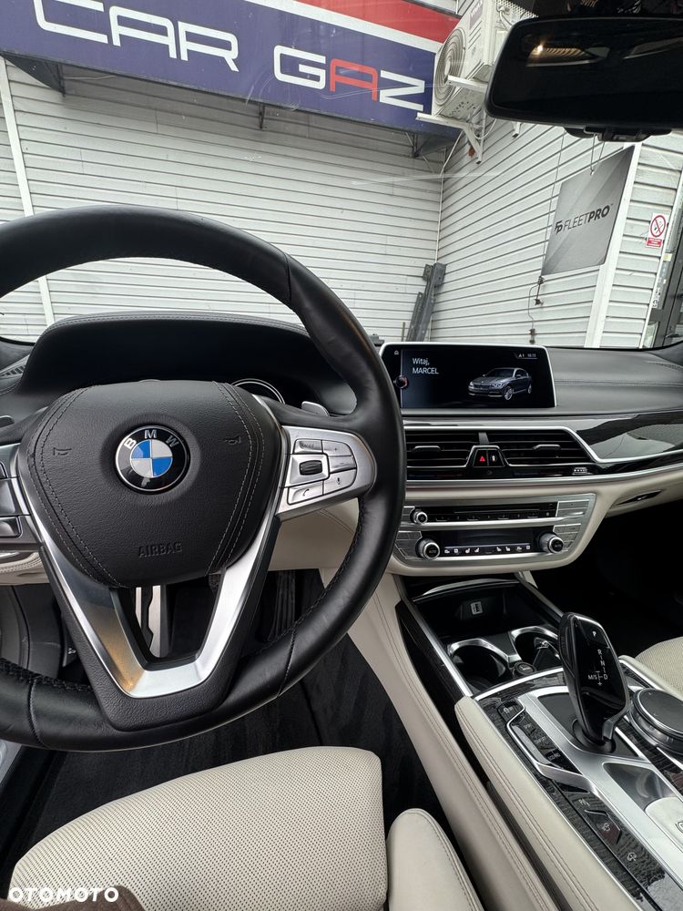 BMW Seria 7 750Li xDrive - 12