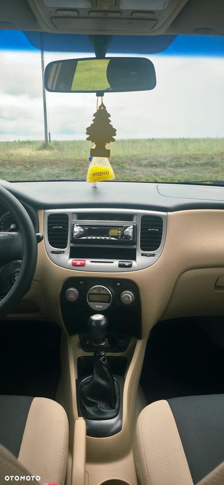 Kia Rio 1.4 Comfort - 12