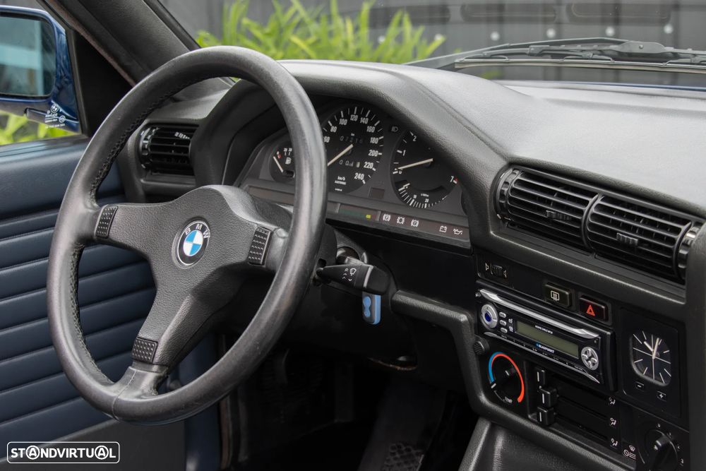BMW 320 i Cabriolet - 40