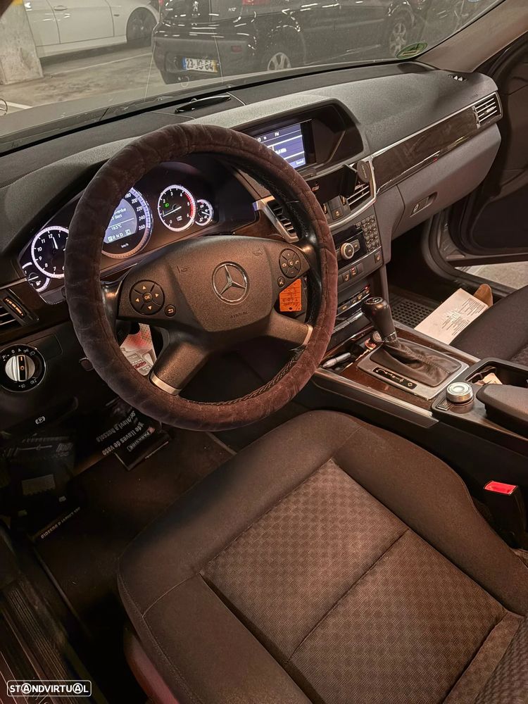 Mercedes-Benz E 220 CDI DPF BlueEFFICIENCY Auto - 11