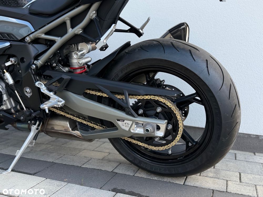 BMW S - 9