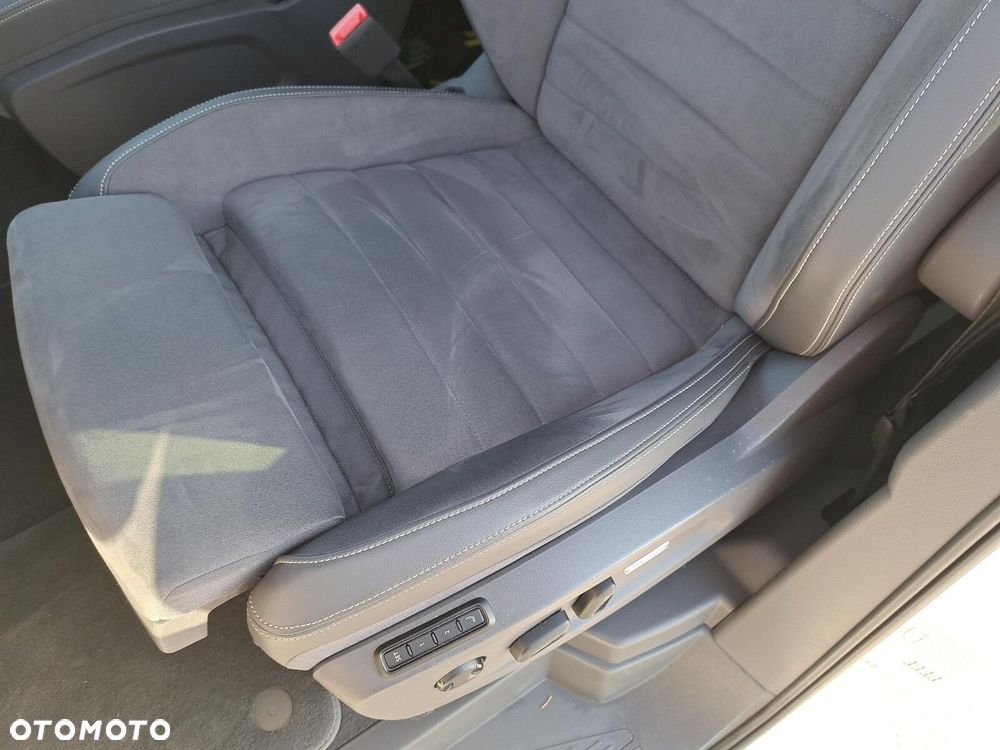 Volkswagen Multivan - 11