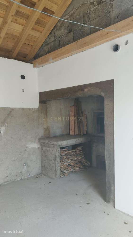 Moradia em fase de renovação na Vila de São Sebastião - Grande imagem: 5/7