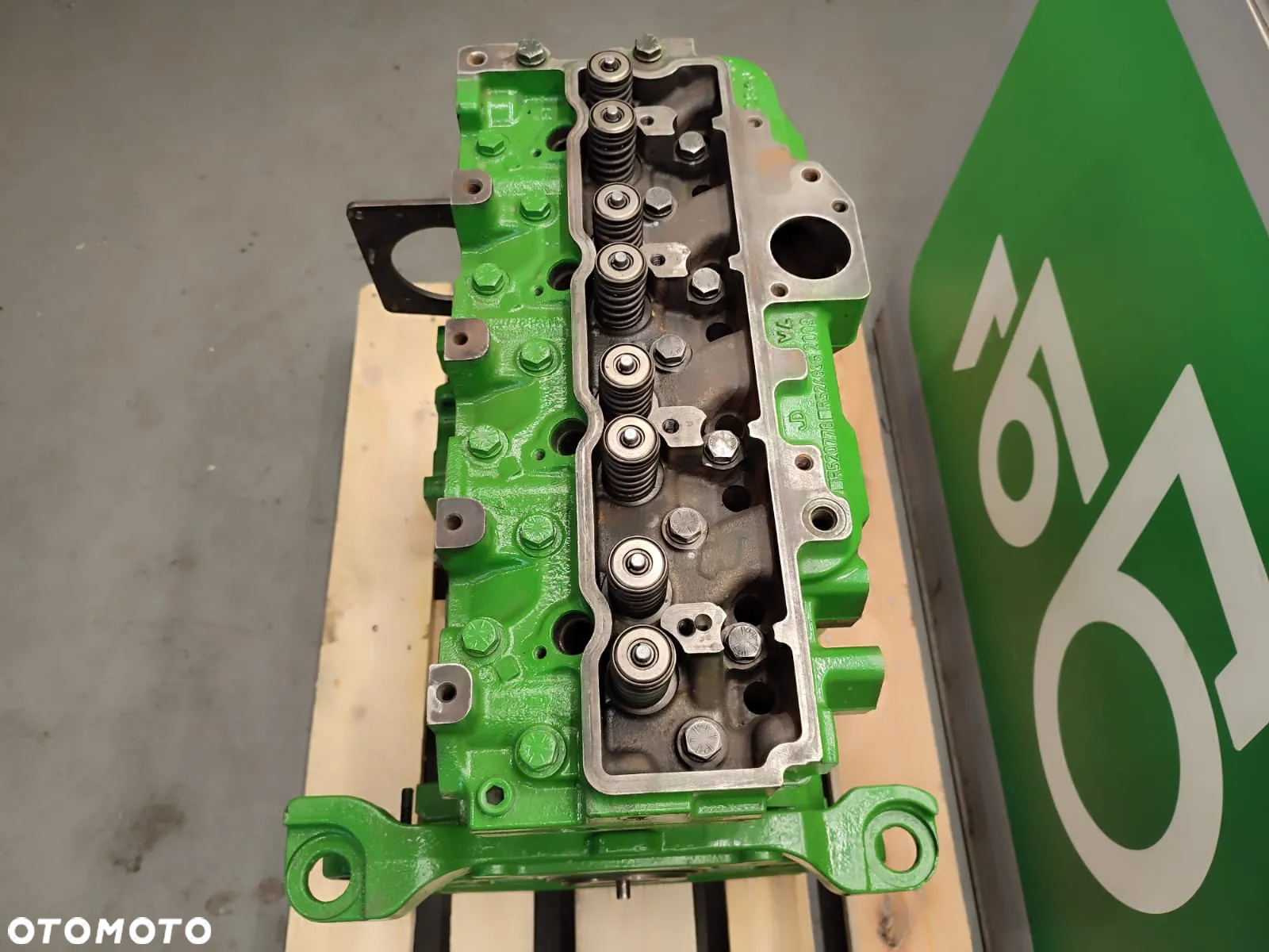 Słupek silnika JOHN DEERE 6130-6430 - 7