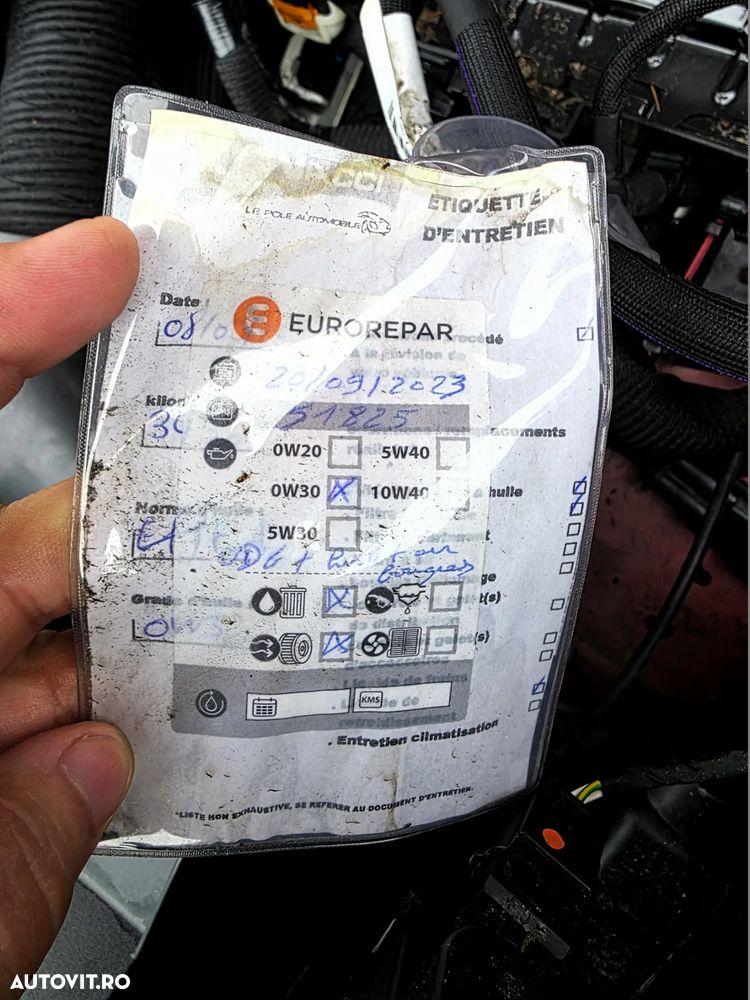 Peugeot 2008 1.2 L PureTech STT EAT8 Allure - 30