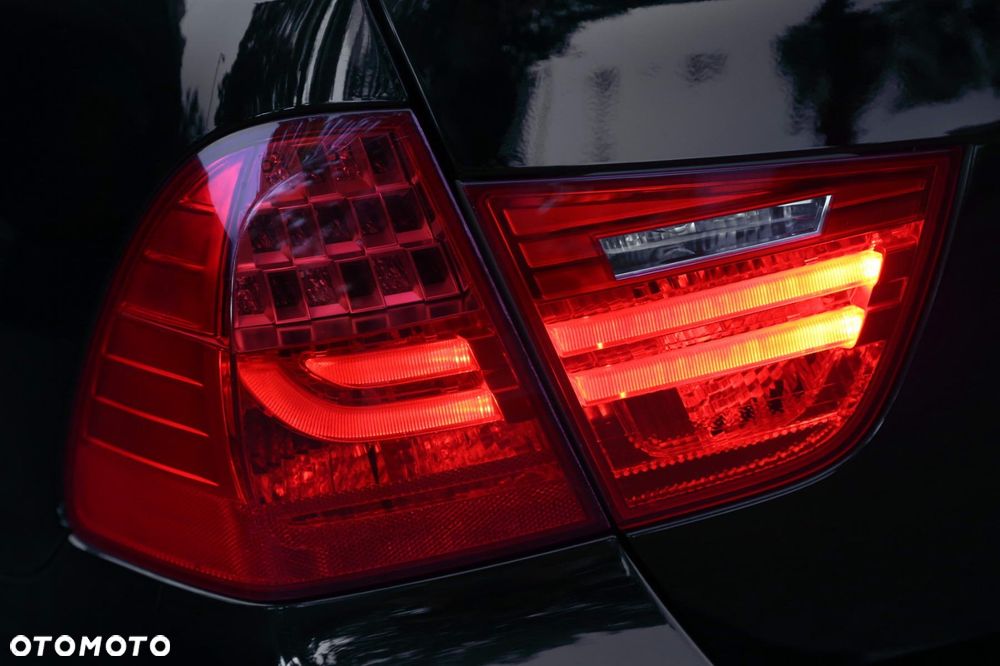 BMW Seria 3 318d DPF Touring - 8