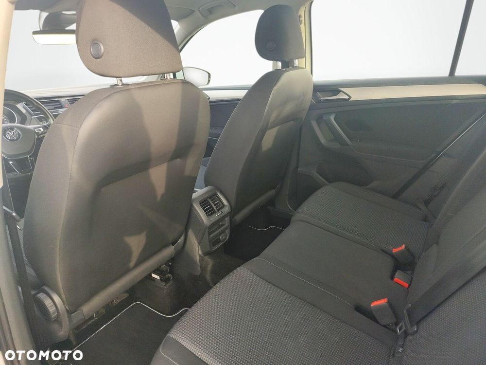 Volkswagen Tiguan - 12