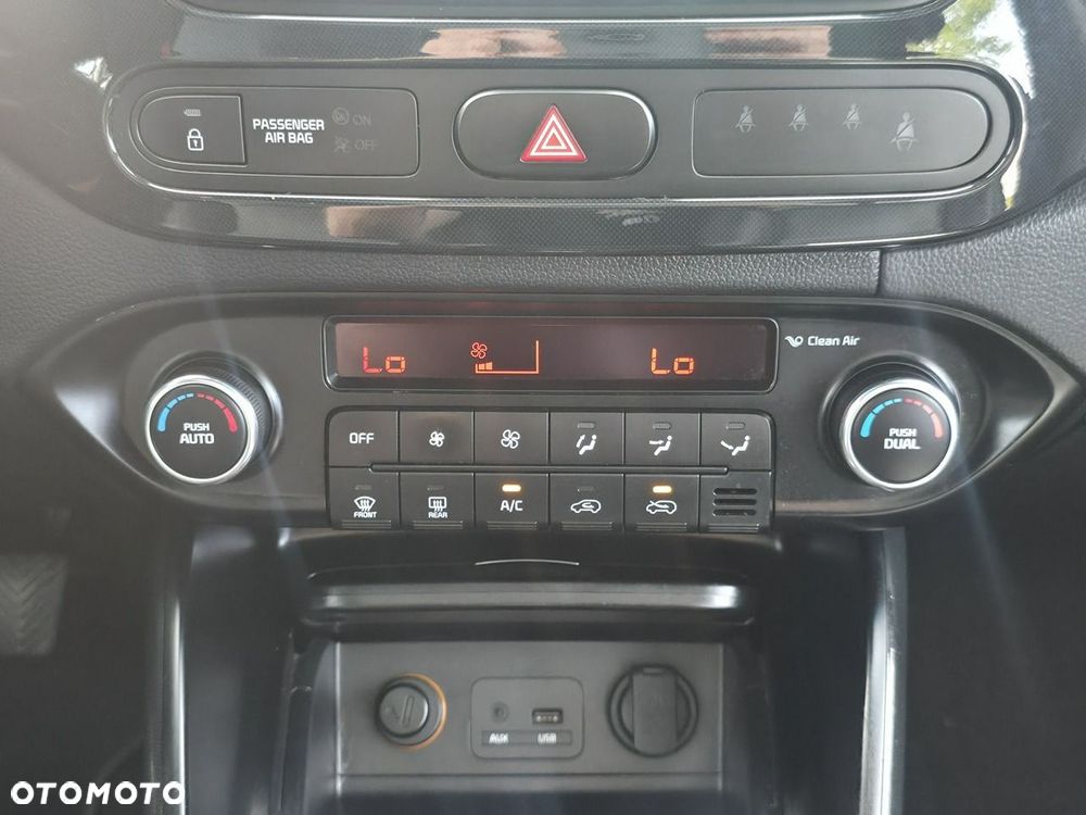 Kia Carens - 17